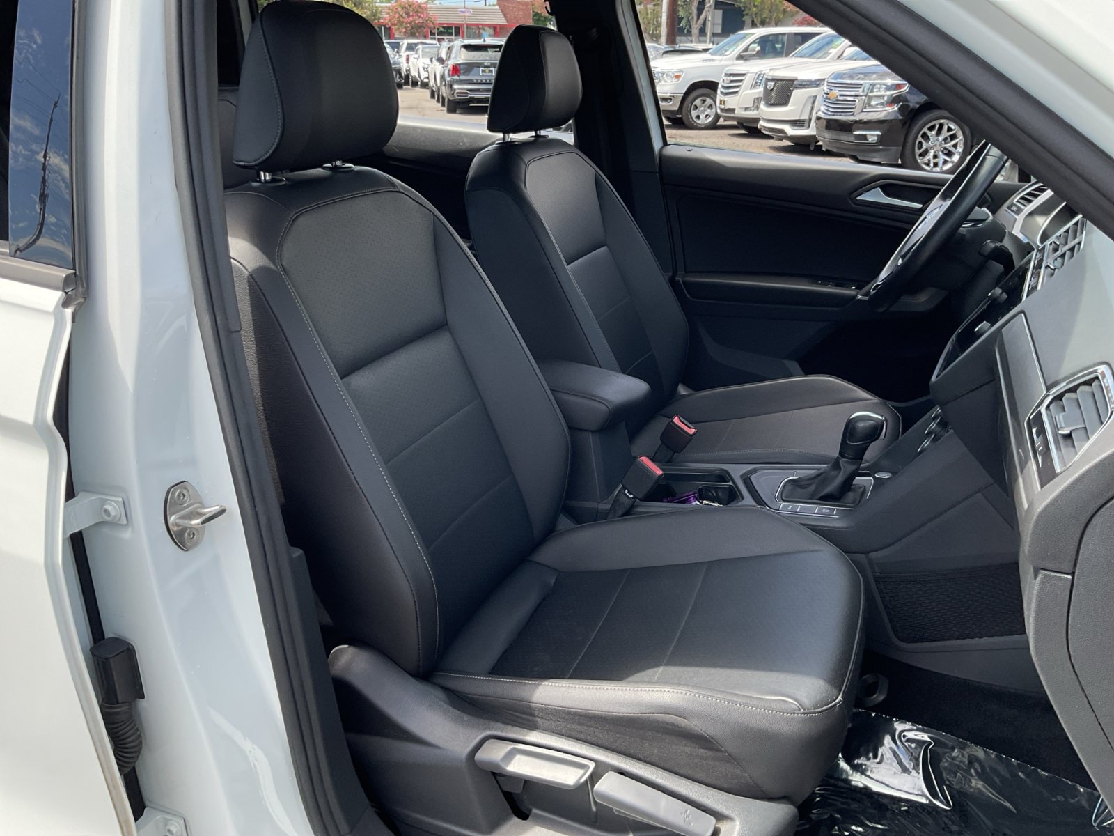 Used 2020 Volkswagen Tiguan SE R-Line FWD image 21