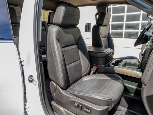 Used 2023 GMC Sierra 3500 Denali w/ Denali Ultimate Package image 30