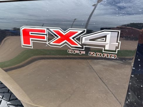 Used 2023 Ford F250 Platinum w/ FX4 Off-Road Package AWD/4WD image 10