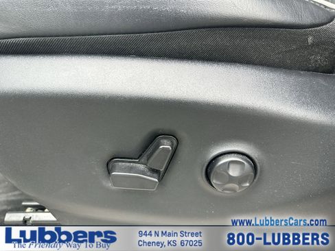 Used 2024 Chrysler Pacifica Limited FWD image 11