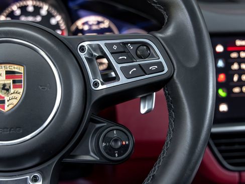 Certified 2022 Porsche Cayenne Turbo S AWD/4WD image 33