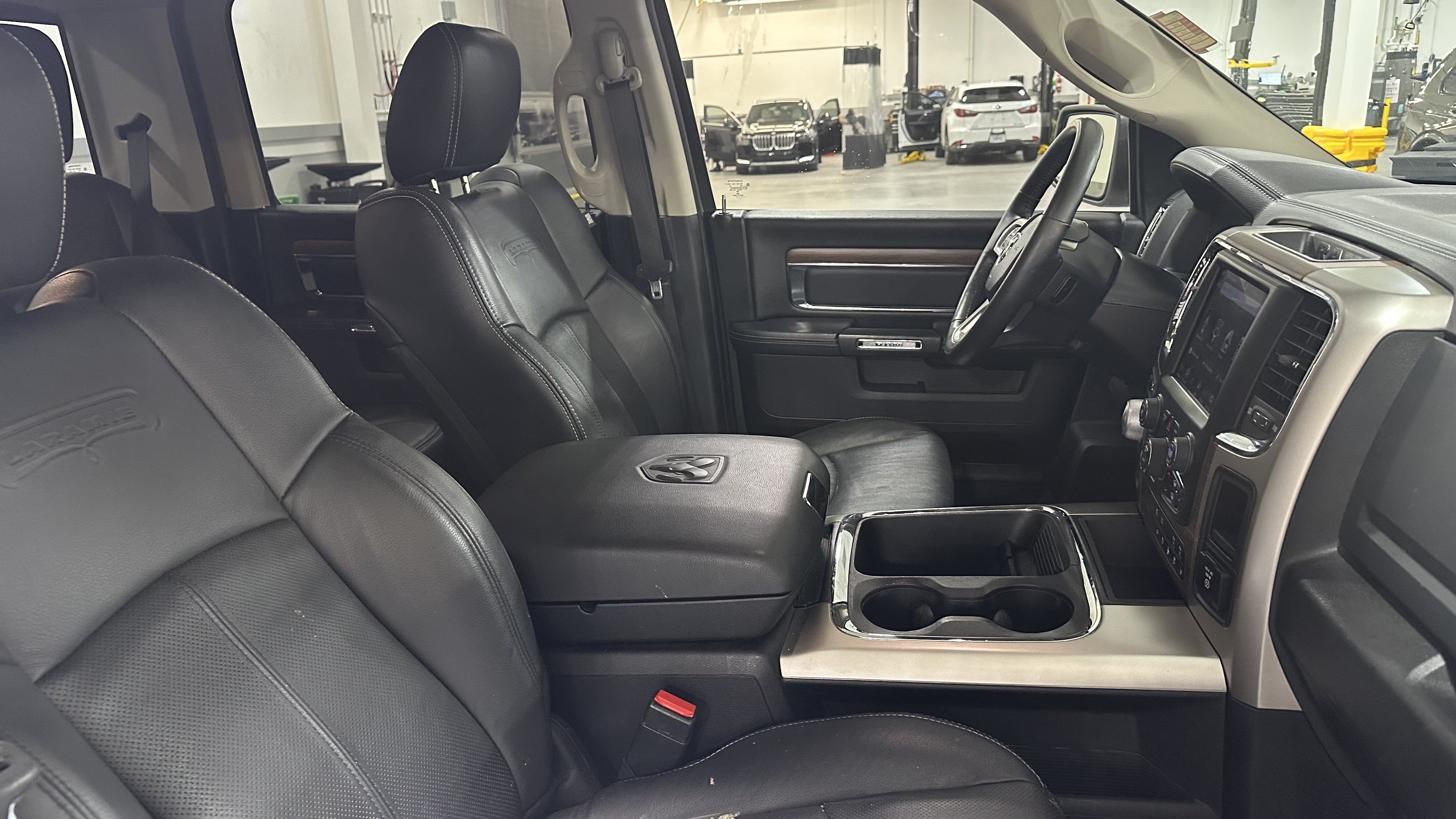 Used 2018 RAM 1500 Laramie w/ Convenience Group AWD/4WD image 33