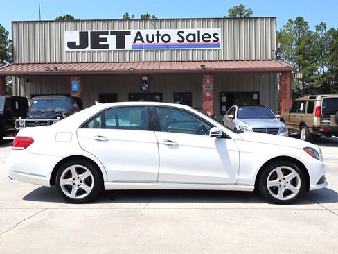 Used 2014 Mercedes-Benz E 250 BlueTEC Sedan image 8