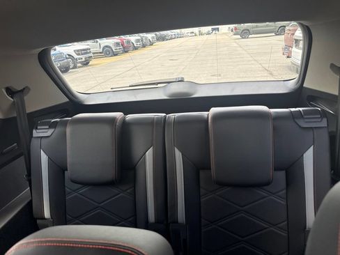 Used 2025 Volkswagen Atlas Peak Edition SE AWD/4WD image 26