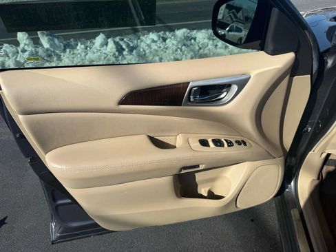 Used 2013 Nissan Pathfinder SL w/ SL Premium Pkg image 20