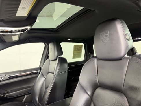 Used 2018 Porsche Cayenne Platinum Edition AWD/4WD image 23