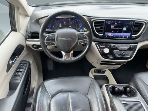 Used 2021 Chrysler Pacifica Touring-L image 23