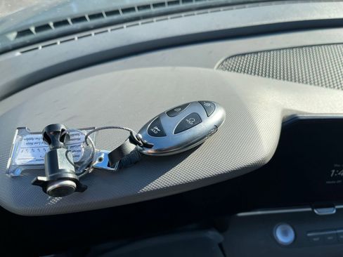 Used 2025 Hyundai Elantra SEL image 21