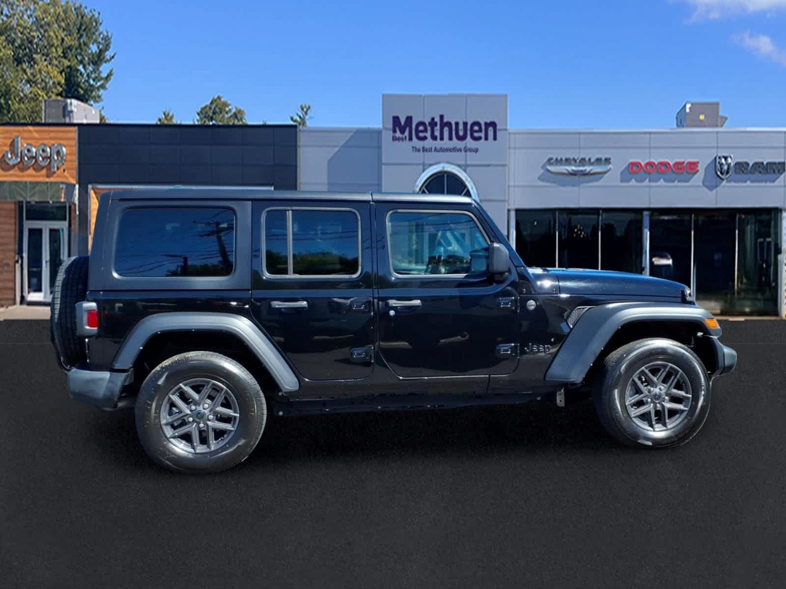 Used 2024 Jeep Wrangler Unlimited Sport AWD/4WD image 2