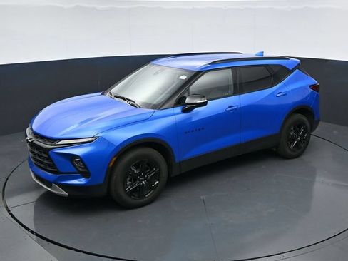 Used 2024 Chevrolet Blazer LT w/ Sound & Technology Package FWD image 32