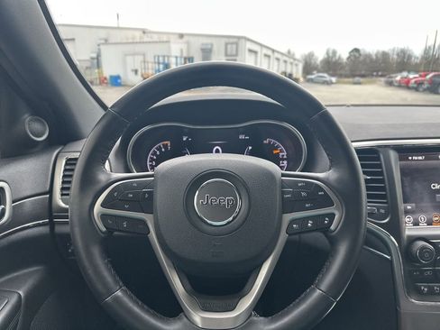 Used 2018 Jeep Grand Cherokee Limited image 24