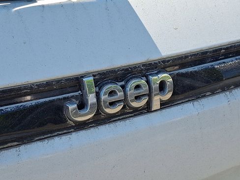 Used 2022 Jeep Grand Cherokee Limited AWD/4WD image 29