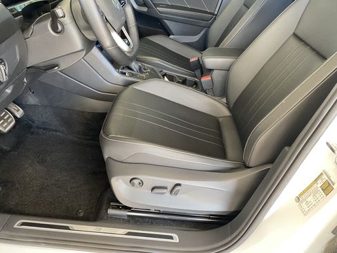 Used 2023 Volkswagen Tiguan SE R-Line FWD image 26