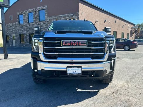 Used 2024 GMC Sierra 2500 SLE w/ SLE Value Package; image 3