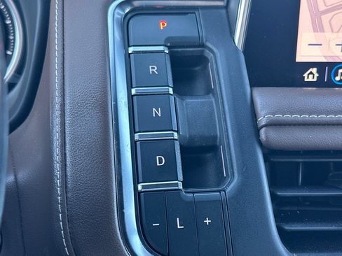 Used 2021 Chevrolet Suburban High Country w/ Premium Package AWD/4WD image 32