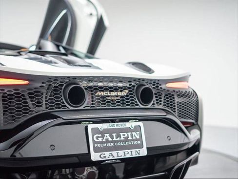 Used 2025 McLaren Artura Spider image 27