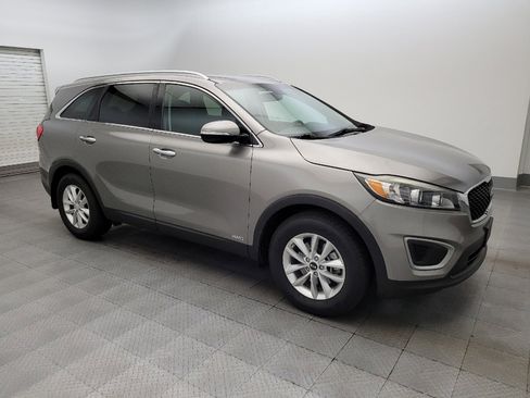 Used 2017 Kia Sorento LX w/ LX Convenience Package image 11