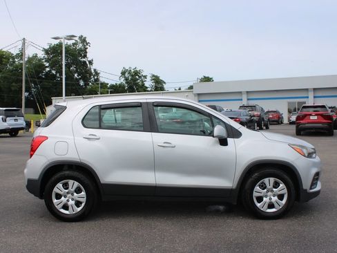 Used 2017 Chevrolet Trax LS FWD image 11