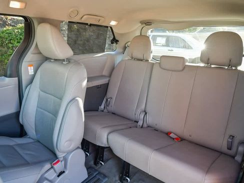 Certified 2017 Toyota Sienna XLE w/ XLE Navigation Package image 21