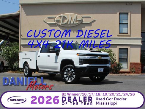 Used 2025 Chevrolet Silverado 2500 Custom w/ Custom Value Package AWD/4WD image 1