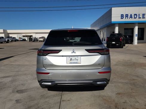 Used 2025 Mitsubishi Outlander SE AWD/4WD image 5