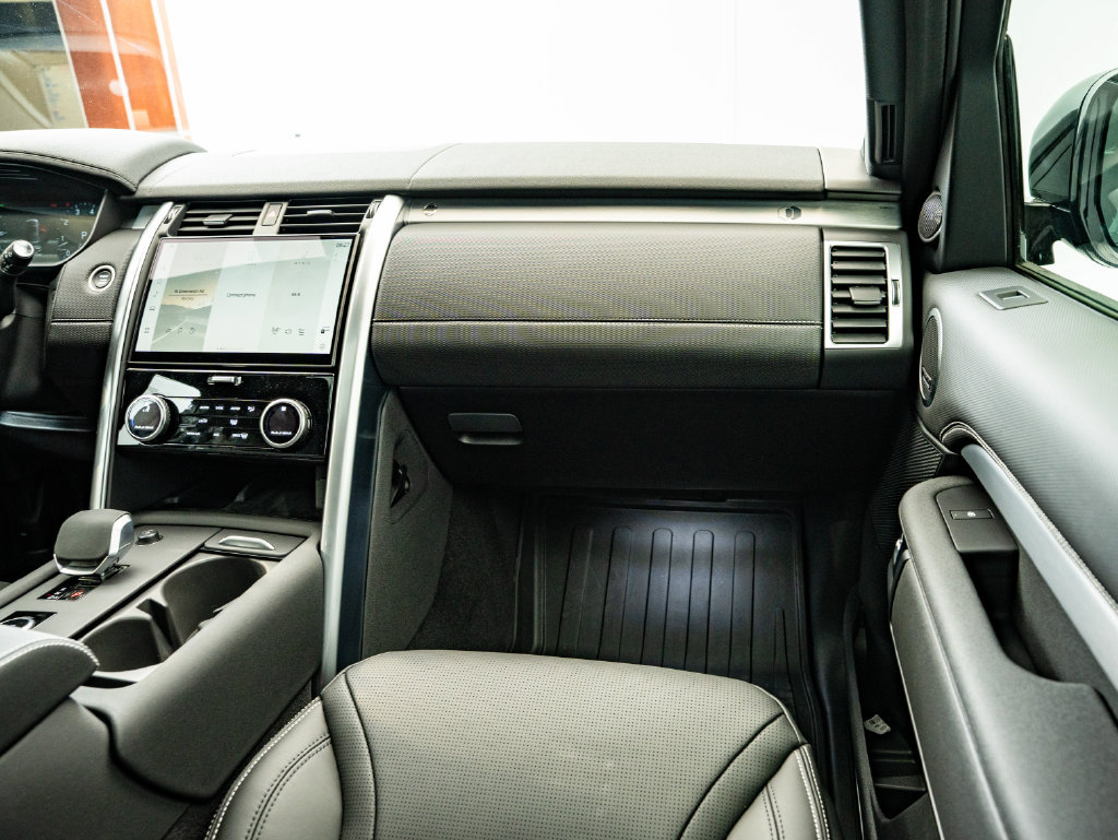 New 2026 Land Rover Discovery Limited Edition AWD/4WD image 47