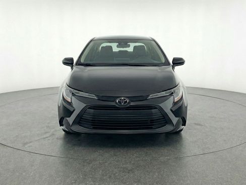 Used 2025 Toyota Corolla LE FWD image 2
