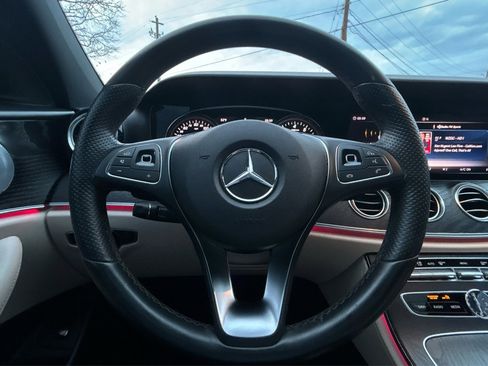 Used 2018 Mercedes-Benz E 300 image 32