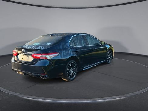Used 2019 Toyota Camry SE FWD image 8