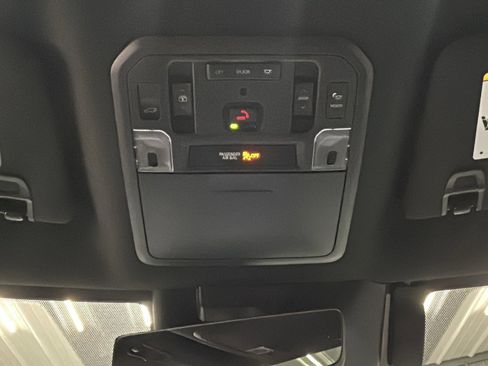 Used 2025 Toyota Sequoia Platinum image 36