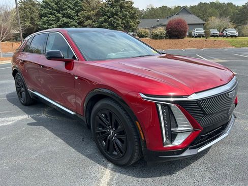 Used 2024 Cadillac Lyriq Luxury w/ LPO, Floor Liner Package image 17