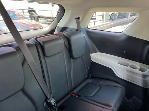 Used 2024 Kia Carnival LX FWD image 56