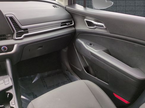 Certified 2024 Kia Sportage LX image 17