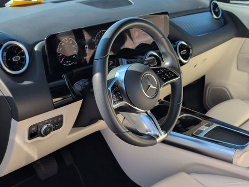 Used 2025 Mercedes-Benz GLA 250 4MATIC image 15