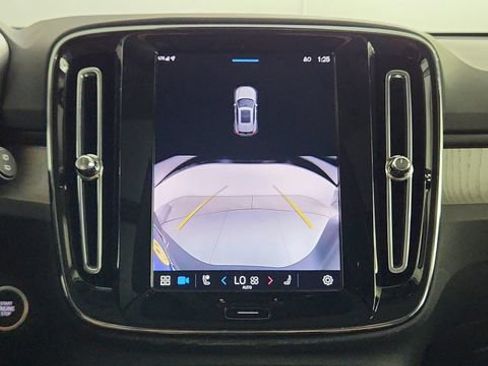 Used 2025 Volvo XC40 B5 Plus w/ Protection Package Premier AWD/4WD image 19