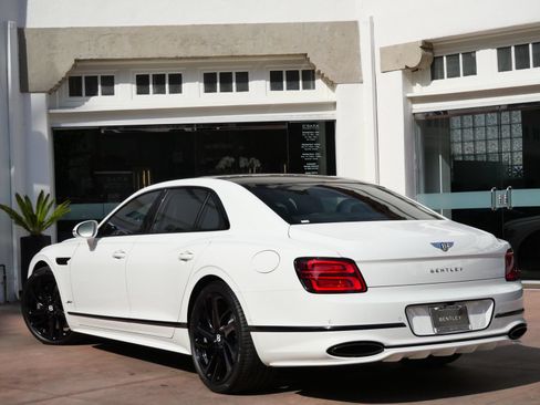 Used 2025 Bentley Flying Spur Plug-In Hybrid AWD/4WD image 3