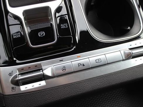 Used 2024 Kia Carnival SX Prestige FWD image 11