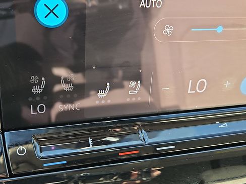 Used 2024 Volkswagen Atlas SE w/ Black Wheel Package image 16