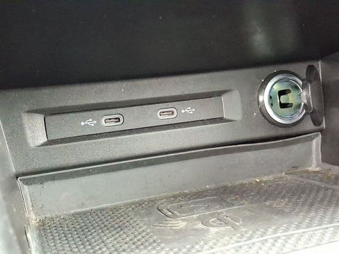 Used 2022 Volkswagen Tiguan SE w/ Panoramic Sunroof Package image 24