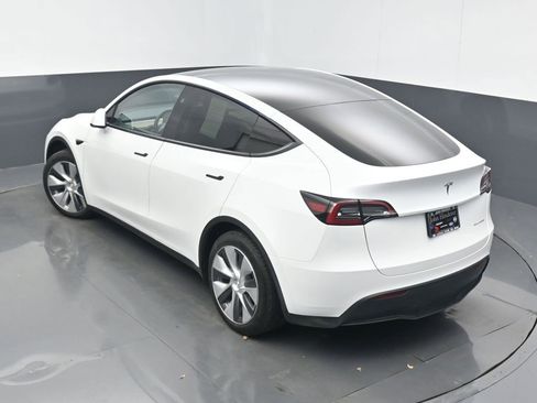 Used 2024 Tesla Model Y Long Range image 36