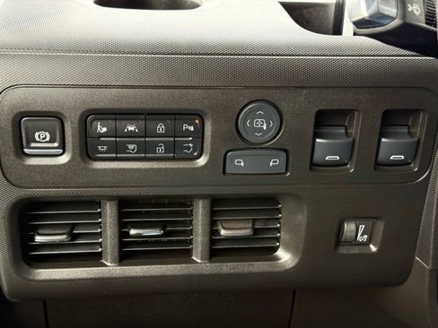 Used 2024 Chevrolet Brightdrop 400 w/ Commercial Equipment Package AWD/4WD image 12