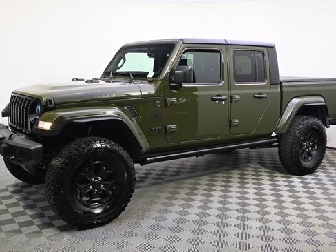 Used 2023 Jeep Gladiator Sport AWD/4WD image 2