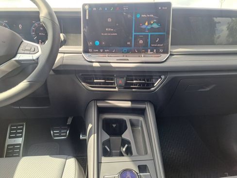 Used 2025 Volkswagen Tiguan SE R-Line FWD image 21
