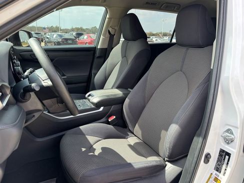 Used 2022 Toyota Highlander L image 12