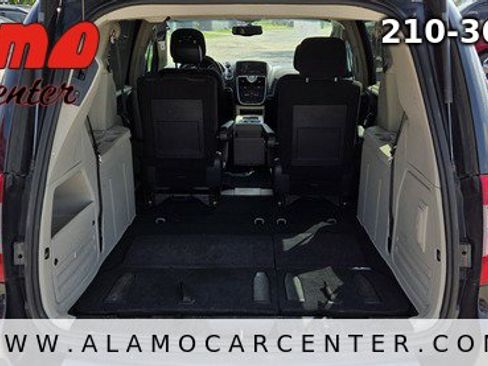 Used 2014 Chrysler Town & Country Touring FWD image 24