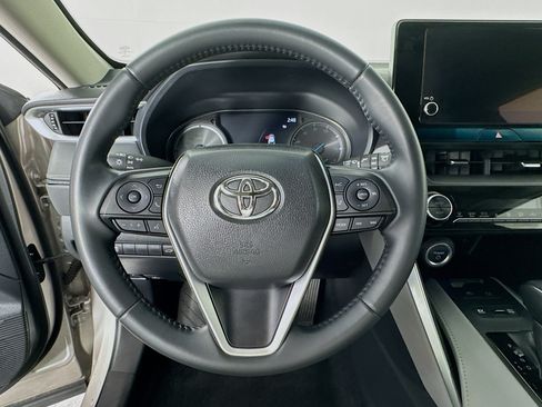 Certified 2024 Toyota Venza LE AWD/4WD image 11
