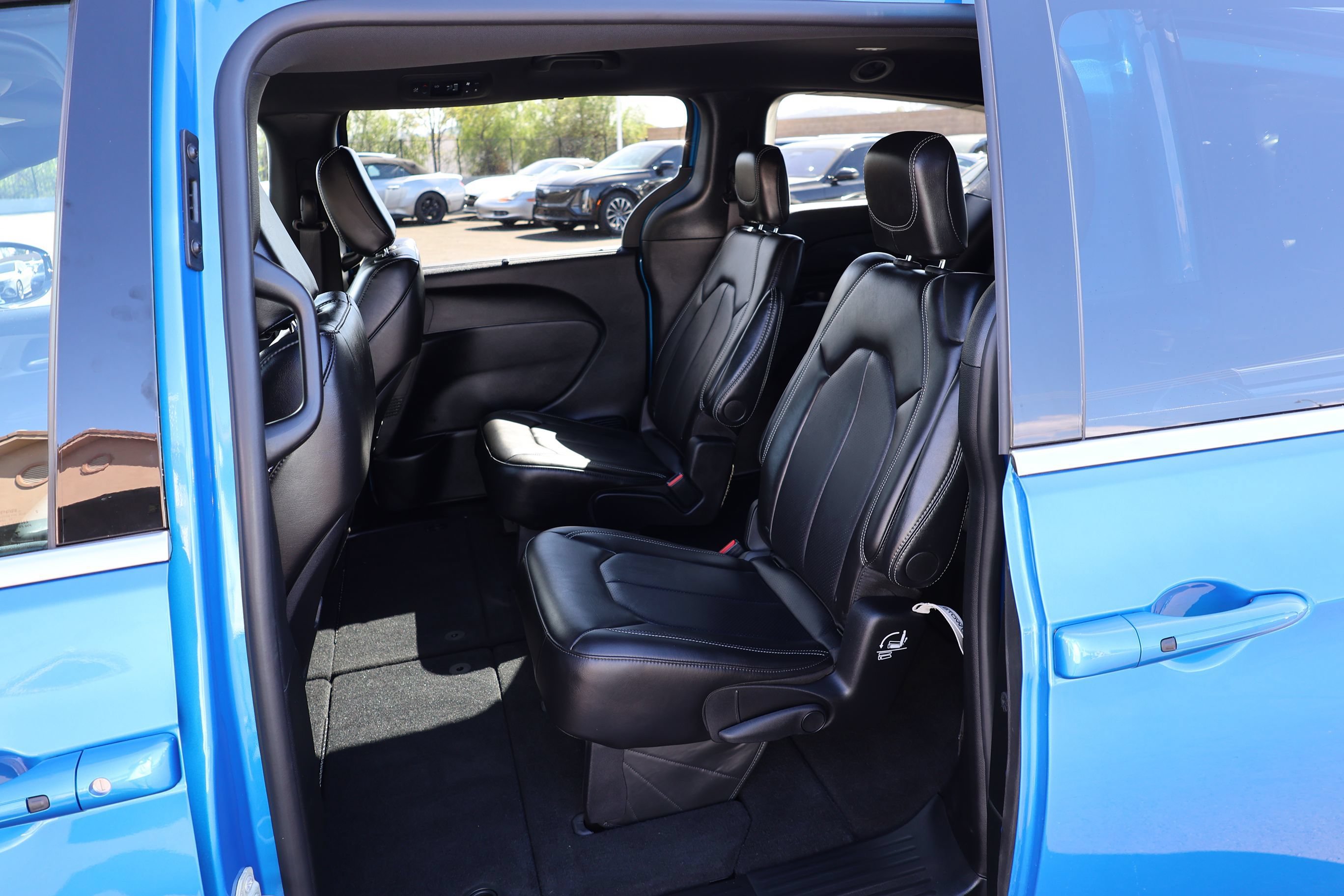 Used 2027 Chrysler Pacifica Select FWD image 19