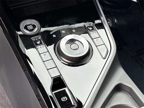 Certified 2025 Kia Niro SX Touring image 23