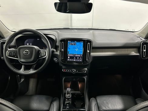 Used 2023 Volvo XC40 B5 Plus AWD/4WD image 14