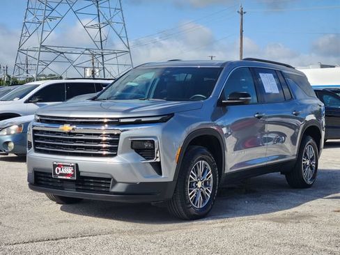 Certified 2026 Chevrolet Traverse LT AWD/4WD image 3